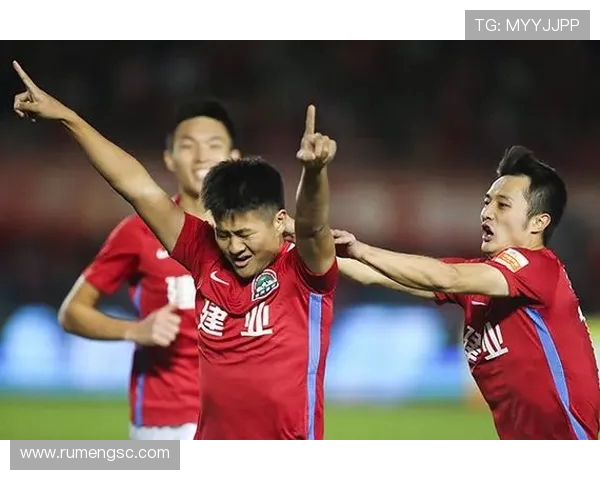 邓卓翔表示球队尚未完成保级目标全队必须保持专注避免松懈