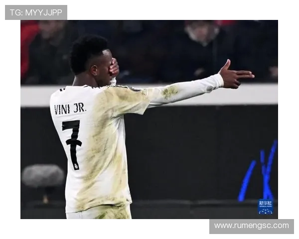 亚特兰大中卫斯卡尔维尼左腿受伤预计缺阵三周球队防线面临考验